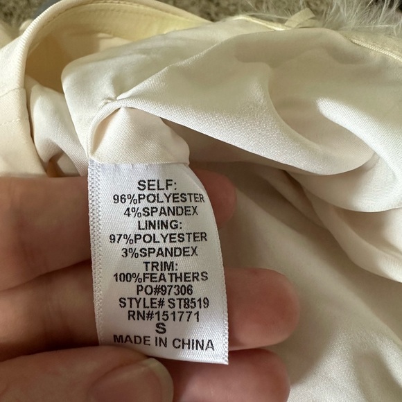 Le Lis Cream Feather Trim Corset Crop Top - Picture 4 of 5